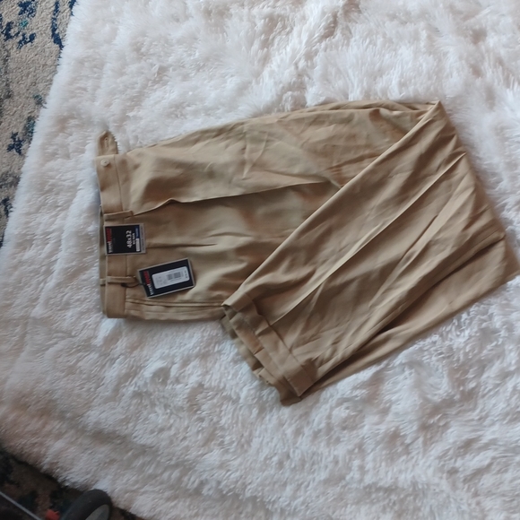 Travelsmart Roundtree & Yorke Men's sz 48x32 pleated dress pants new - Picture 1 of 6